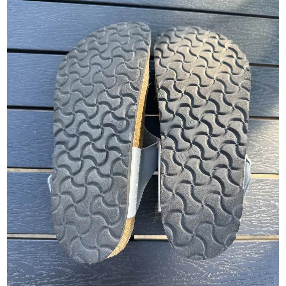 Birkenstock Gizeh In Metallic Silver - EU 39 US Women’s 9
